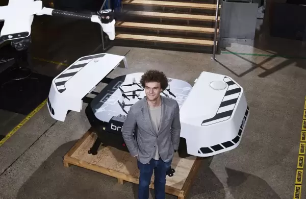 Tiene 25 aos y quiere expulsar a los drones chinos de EE.UU.