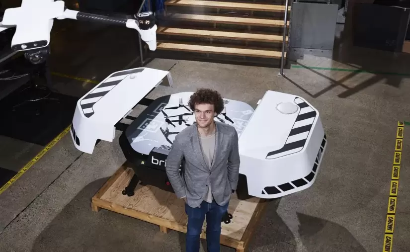 Tiene 25 a�os y quiere expulsar a los drones chinos de EE.UU.