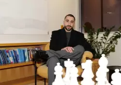 Este joven de 24 años construyó un imperio multimillonario de entrenamiento de IA