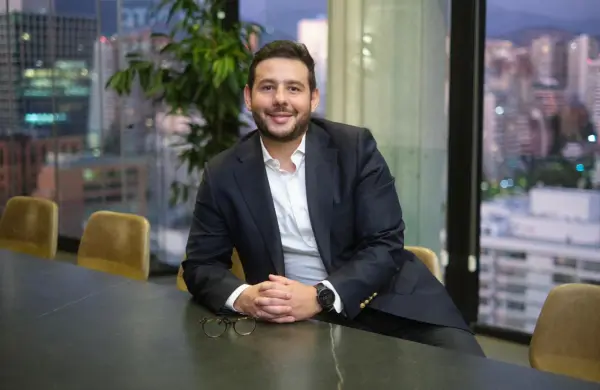 Este quiteño negocia contratos de más de US$ 200 millones