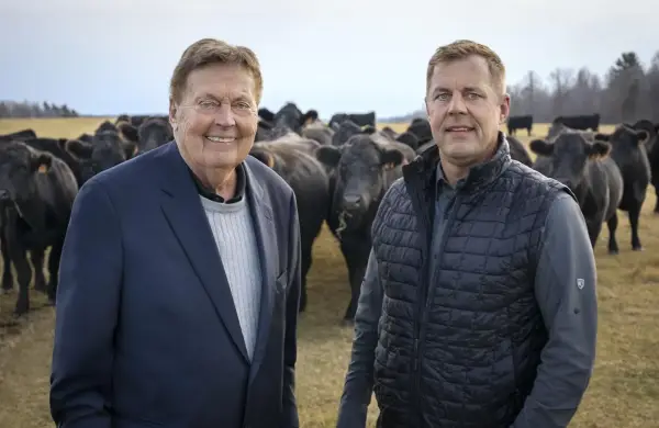 El imperio de los snacks de carne que nació casi por accidente y hoy vale US$ 4.000 millones