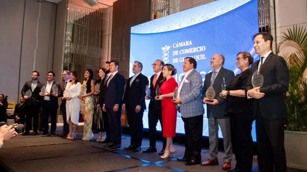 Camara de Comercio de Guayaquil  ,  premio : voces por la libertad al periodismo