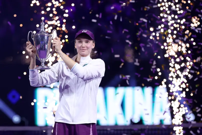 Elena Rybakina  (Foto por Matthew Stockman/Getty Images for WTA)