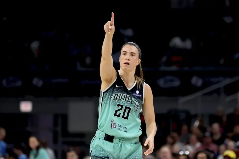 Sabrina Ionescu (Foto por Michael Hirschuber/Getty Images)