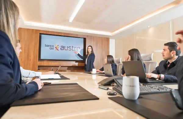 Banco del Austro cumple 48 años fortaleciendo su compromiso con el país