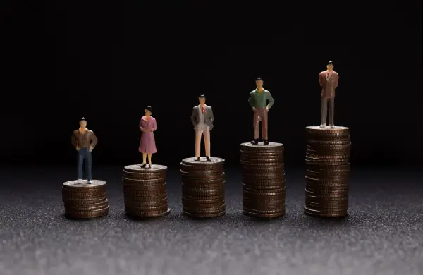 Vinculaciones salarios, empleo y crecimiento