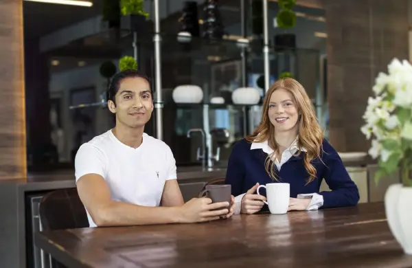 Creció en la pobreza, estudió en Harvard y ahora vende café con hongos en 2.000 tiendas de EE.UU.