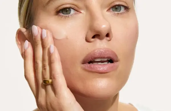 Scarlett Johansson en modo emprendedor: su proyecto para romper con los estándares de belleza