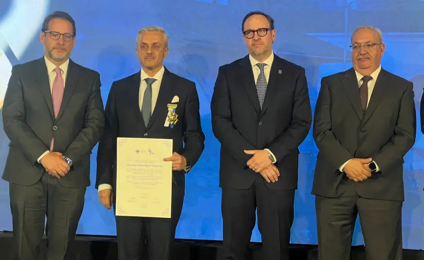 Juan Pablo Eljuri Vintimilla recibió la presea 'Octavio Chacón Moscoso' 