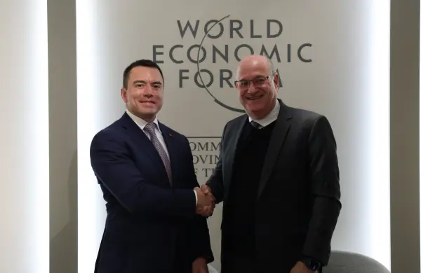 Noboa inició su agenda oficial en Davos; se reunió con el titular del BID
