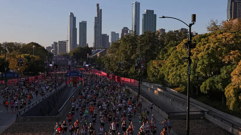 maraton bank of america chicago marathon photo by geoff stellfox - getty images