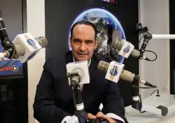 Micrófonos, cámaras y escenarios son su esencia 