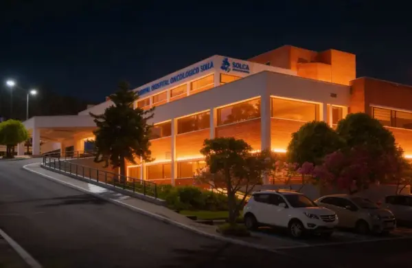 SOLCA Quito ilumina de naranja Quito y sus Unidades Oncológicas por el Día Mundial de Lucha contra el Cáncer