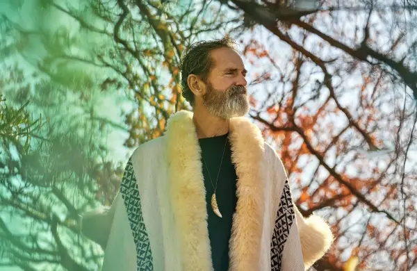 Conozca al asesor financiero multimillonario que abrazó los psicodélicos y encontró la felicidad