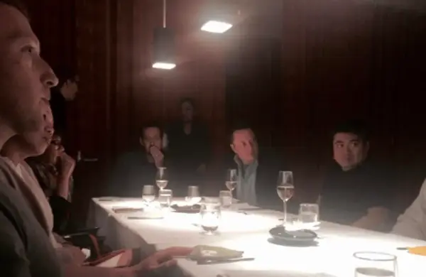 Archivos de Epstein muestran a Musk y Zuckerberg en una foto inédita