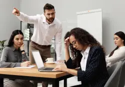 Los millennials están atrapados en el fuego cruzado de la falta de respeto en el trabajo