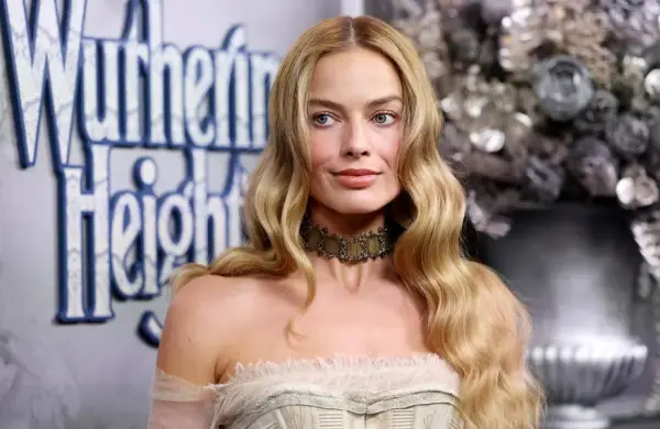 'Cumbres Borrascosas' recauda US$ 34,8 millones: el mejor estreno nacional de Emerald Fennell hasta la fecha