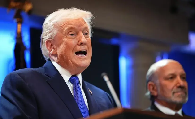 Trump impone un nuevo arancel global del 10 % después de que la Corte Suprema eliminara sus gravámenes