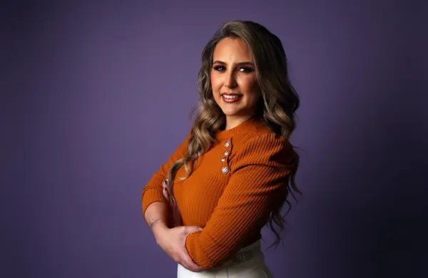 Ella logra que Cornerstone crezca a doble dígito cada año