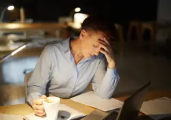 Por qué las personas de alto rendimiento siguen trabajando más allá del punto de retorno