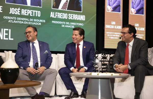 Summit Insurance: Líderes del sector trazan el futuro de los seguros en Ecuador
