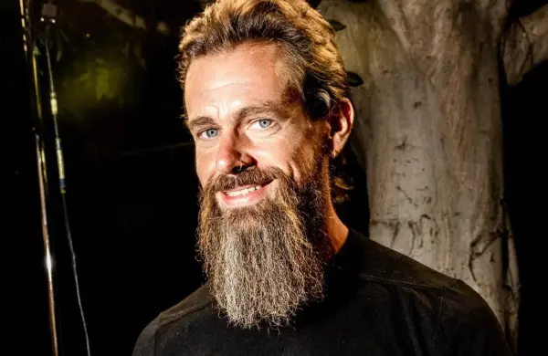 Block recorta 4.000 empleos tras invertir en IA y mercado responde con una suba del 24%