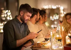 El gran debate. ¿Revisar el correo electrónico del trabajo los fines de semana o no?