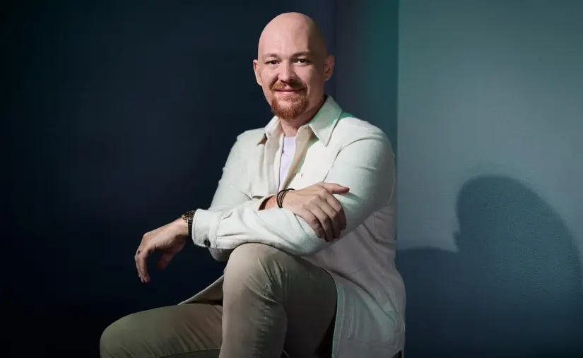 De programar en cibercafés para comprarse una PlayStation a construir un imperio de US$ 9.000 millones