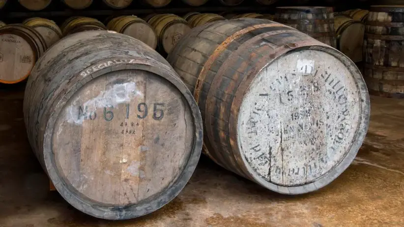 Dos barricas de whisky Karuizawa se vendieron en subasta por 5,7 millones de dólares.
