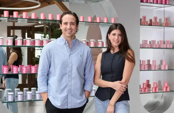 Los despidieron, lanzaron una startup de salud femenina y terminaron cambiando las reglas de Meta, TikTok y Google