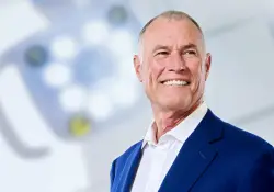 Conoce al dentista multimillonario al que otros médicos quieren golpearlo en los dientes