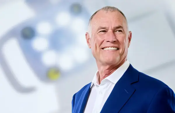 Conoce al dentista multimillonario al que otros médicos quieren golpearlo en los dientes