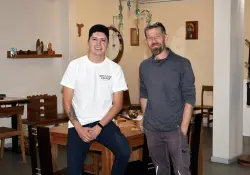 La vitrina de muebles que se tallan con un enfoque social