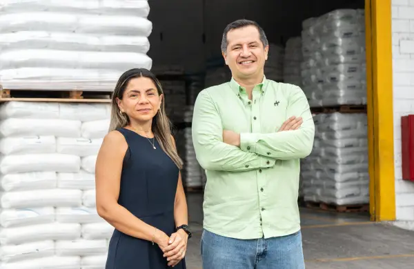 El holding ecuatoriano que transforma el plástico y la energía