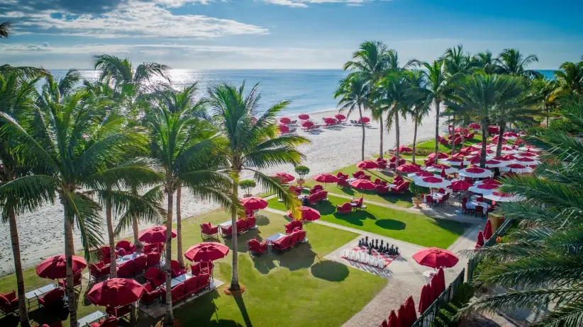 Complejo turístico y residencias Acqualina en la playa
