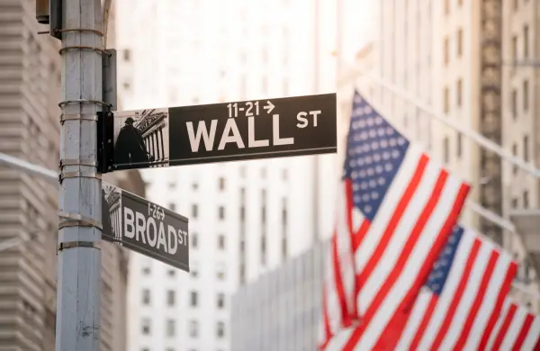 Wall Street festeja una posible tregua con Irán y el petróleo afloja tras un anuncio de Trump