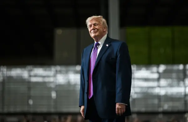 Los iraníes forman cadenas humanas mientras Trump amenaza con la muerte de "toda una civilización"