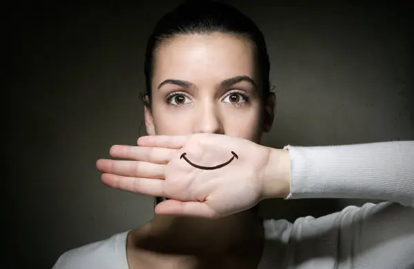 Cómo la incertidumbre en el trabajo alimenta el síndrome del impostor