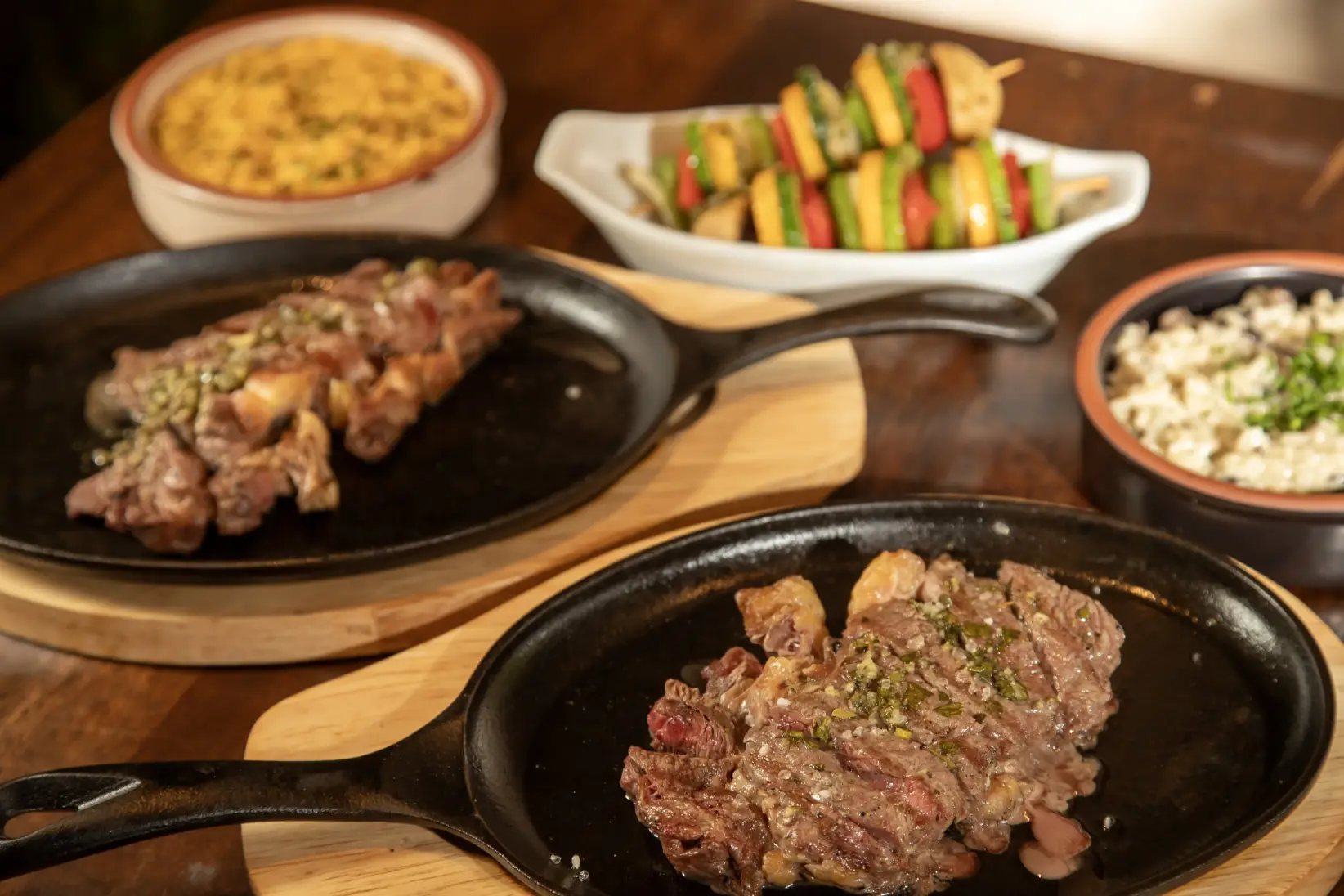 Bife Chorizo y sus guarniciones