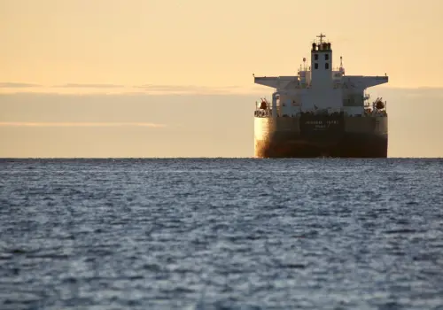 Irán afirma que el bloqueo de sus puertos tendrá consecuencias y el petróleo vuelve a subir 