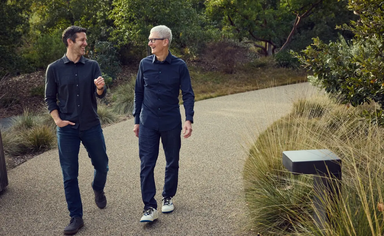 Tim Cook se convertirá en presidente ejecutivo de Apple y John Ternus será el nuevo CEO