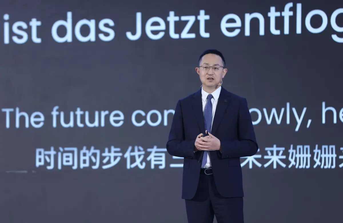 Quién es el exHuawei que amasó US$ 2.000 millones gracias al negocio del almacenamiento de energía