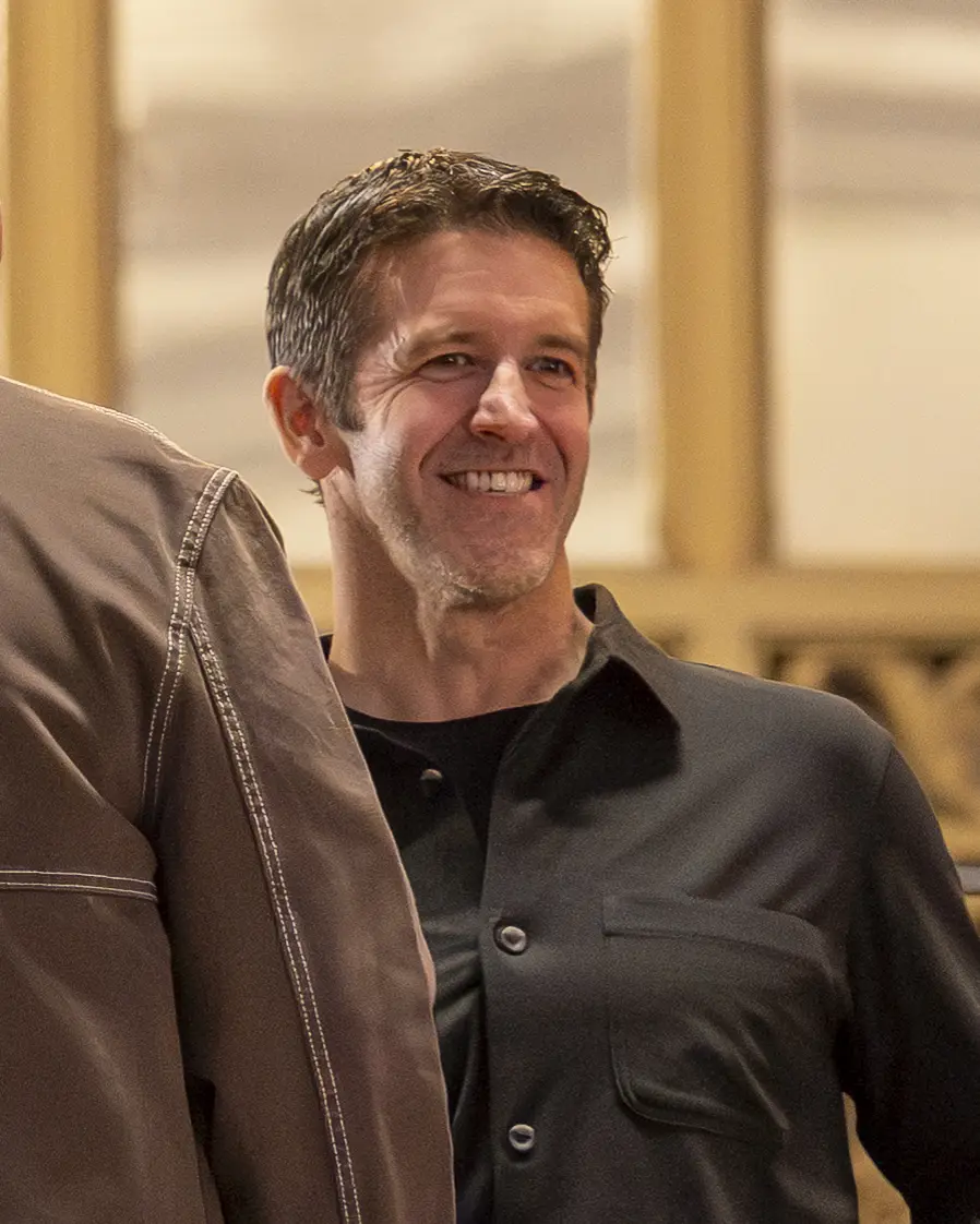 John Ternus/SE PUEDE USAR  (Foto: Tessa Bury, CC BY 4.0 <https://creativecommons.org/licenses/by/4.0>, via Wikimedia Commons).