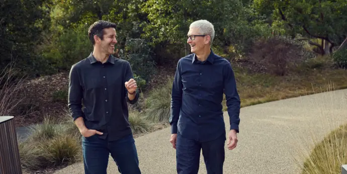 Tim Cook y John Ternus 