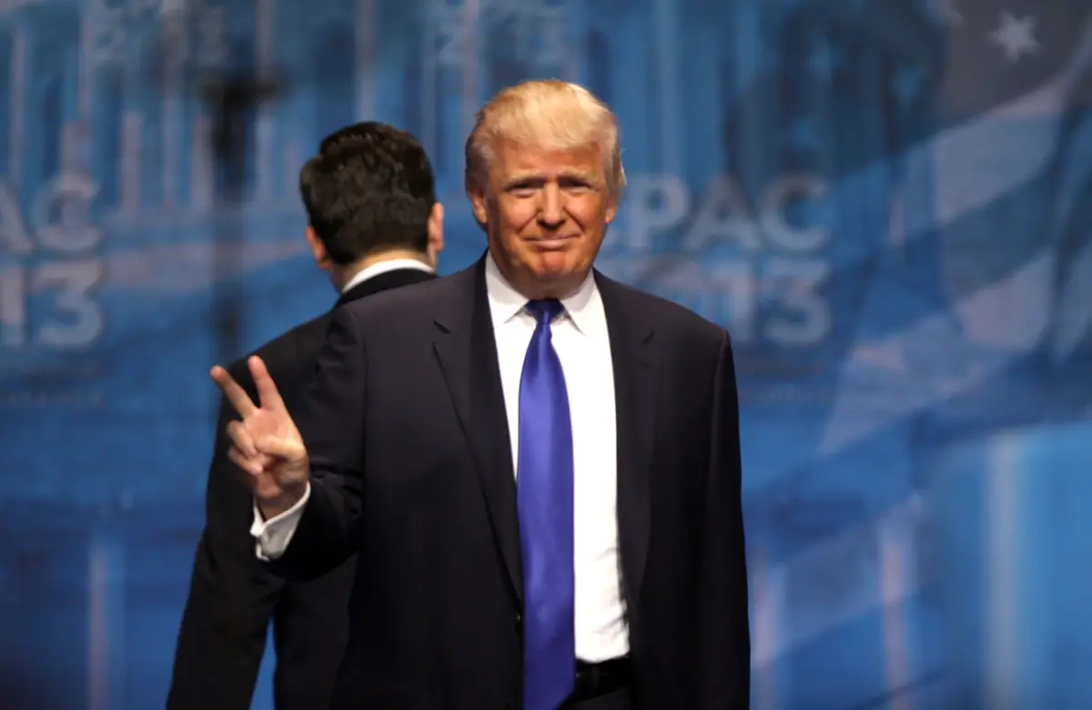 Las exclusiva lista de las 10 acciones que eligió Trump para invertir en el boom de la IA: cuánto ganó