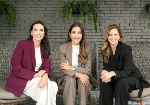 Ellas entrenan a los líderes para hablar con poder