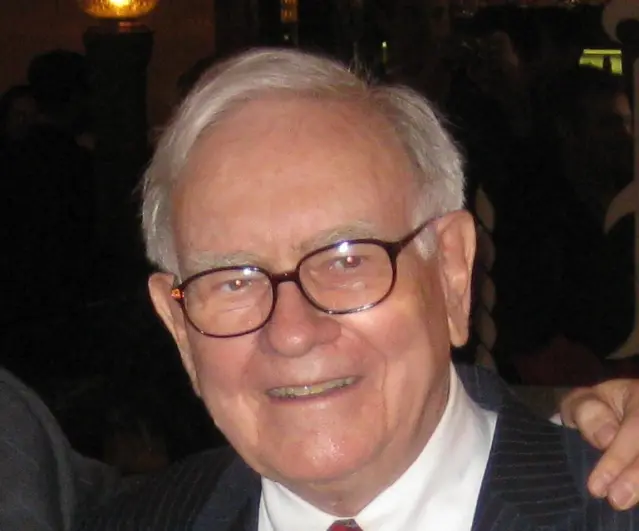 Warren Buffett (se puede usar - Aaron Friedman, CC BY 2.0 <https://creativecommons.org/licenses/by/2.0>, via Wikimedia Commons)