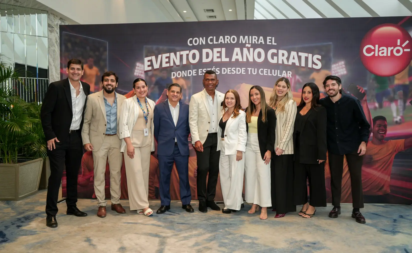 Claro lanza acceso gratuito al Mundial 2026 y kits de teléfonos edición Enner Valencia