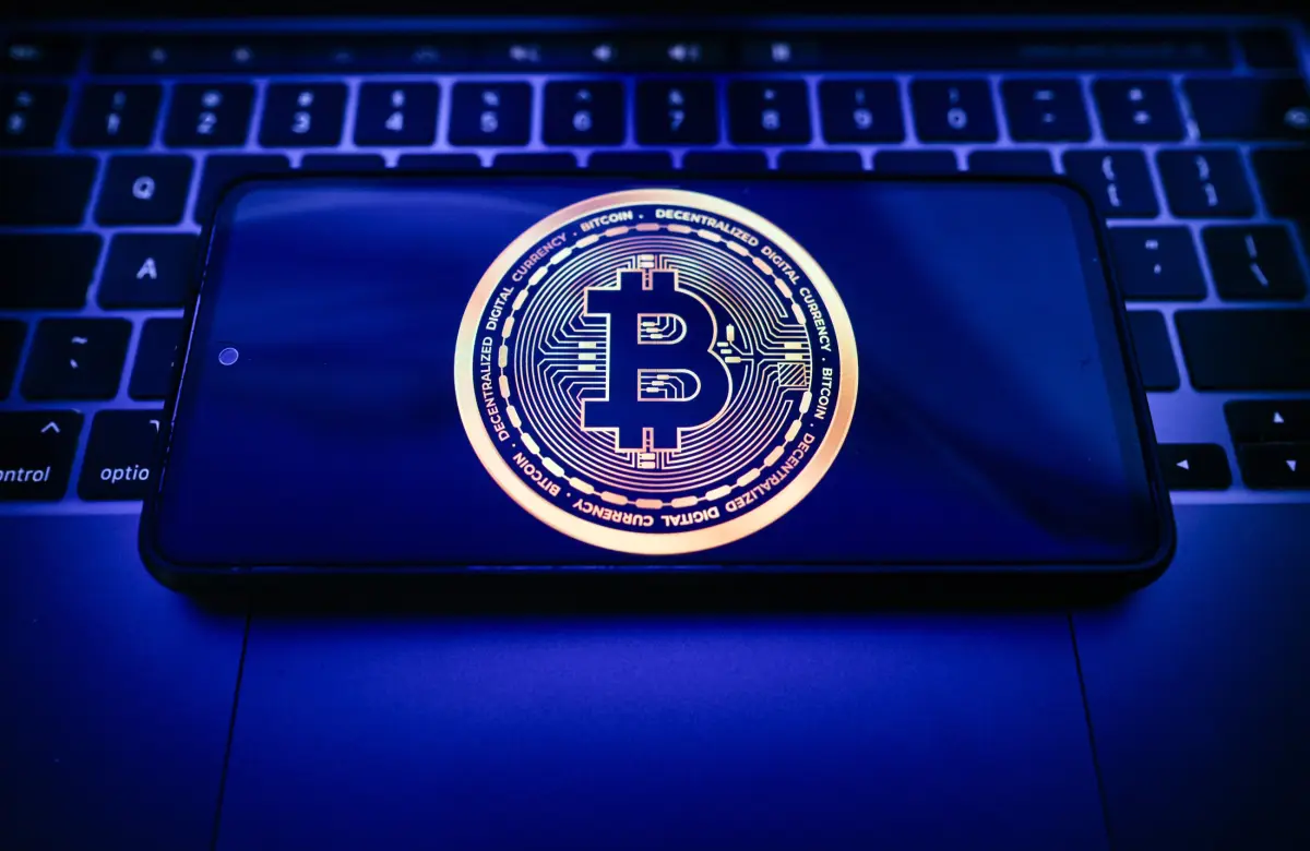 EE.UU. a un paso de regular cripto: suben bitcoin y las acciones del sector y la industria ya piensa en los nuevos negocios  