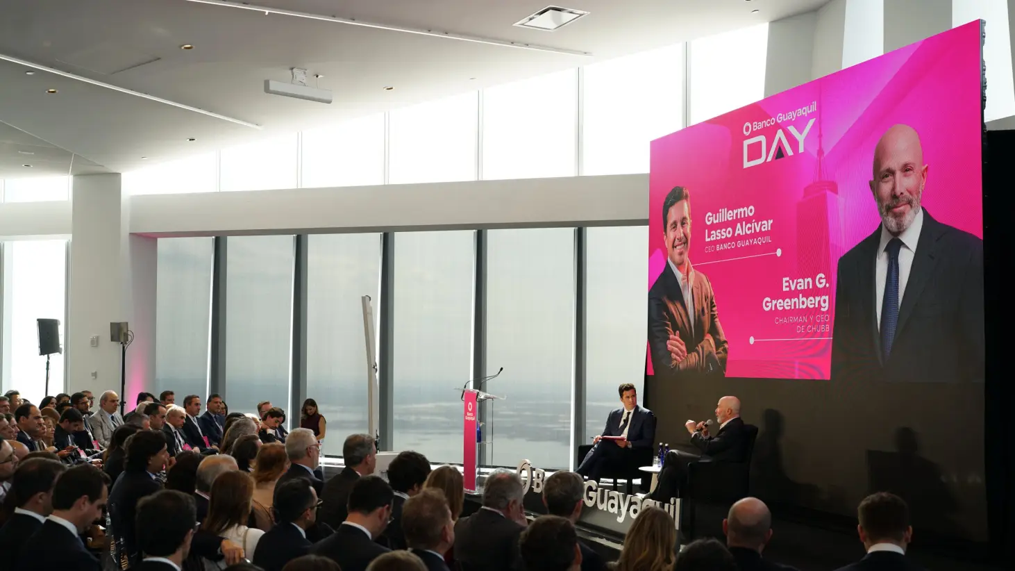 Guillermo Lasso Alcívar y Evan G. Greenberg conversaron en en el Banco Guayaquil Day.